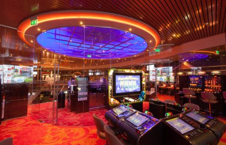 CasinoDenHaag-31 (Groot) Sfeerverlichting in het Asta Casino in Den Haag inclusief custom plafond element met kleur verlichting