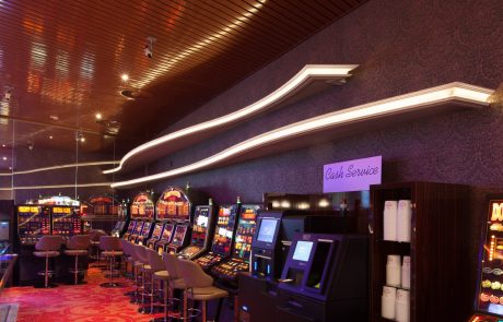 CasinoDenHaag-46 (Groot) LED lijn verlichting in meubel verwerkt van Casino