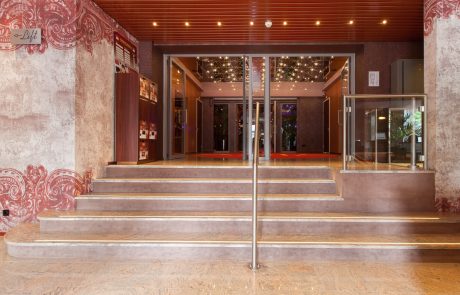 CasinoDenHaag-6 (Groot) Entree verlichting van een casino