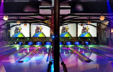 EMAGE080304-015 (Groot) Bowlingbaan met showverlichting