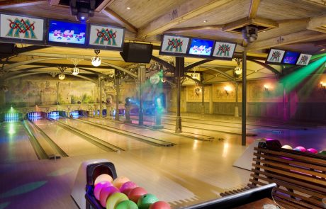 EMAGE080304-057 (Groot) Bowlingbaan met showverlichting