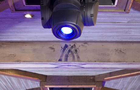 EMAGE080304-076 (Groot) Movingheads ingebouwd in het plafond