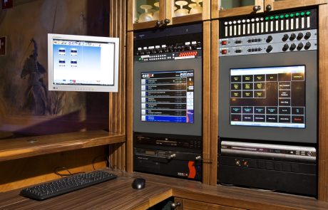 EMAGE080304-086 (Groot) Besturingssysteem voor licht en geluidsinstallaties