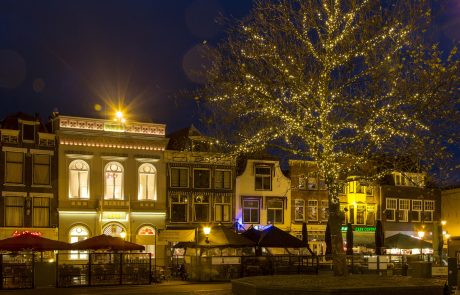Gevelverlichting van museum Arti Legi in Gouda
