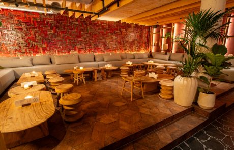 DSC03480 (Groot) Interieur van Loft 88 in IJsselstein met warme verlichting en een gezellige zit hoek