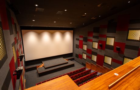 DSC03555 – kopie (Groot) Bioscoop Cinema The Pulse in Amsterdam. Verlichtingsinstallatie speciaal voor films.