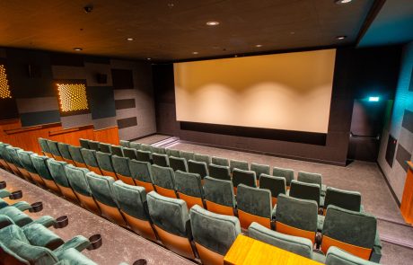 DSC03570 – kopie (Groot) Bioscoop Cinema The Pulse in Amsterdam. Verlichtingsinstallatie speciaal voor films.