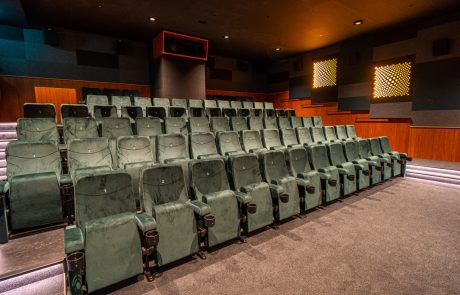 DSC03573 – kopie (Groot) Bioscoop Cinema The Pulse in Amsterdam. Verlichtingsinstallatie speciaal voor films.