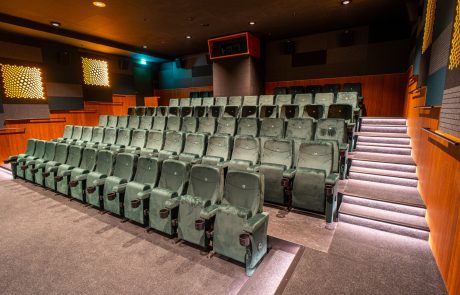 DSC03578 – kopie (Groot) Bioscoop Cinema The Pulse in Amsterdam. Verlichtingsinstallatie speciaal voor films.