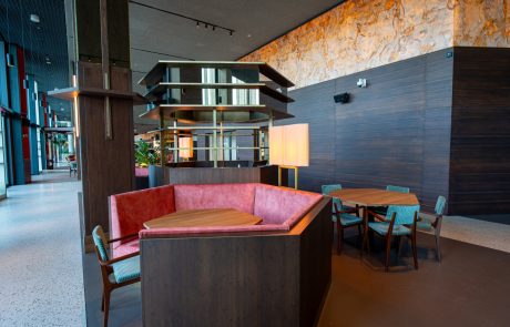 DSC03629 (Groot) Restaurant Lucy in The Pulse van Amsterdam. Luxe interieur en warme sfeer voor gezellige borrel