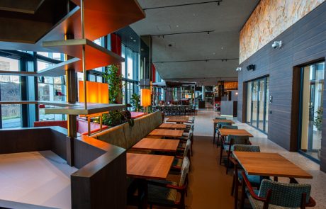 DSC03630 (Groot) Restaurant Lucy in The Pulse van Amsterdam. Luxe interieur en warme sfeer voor gezellige borrel