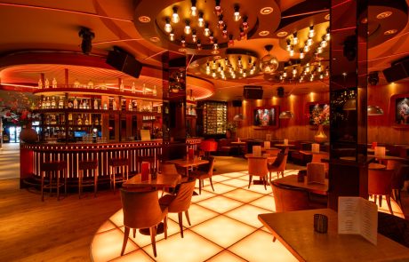 Interieur van Nosh Den Haag met de disco dansvloer