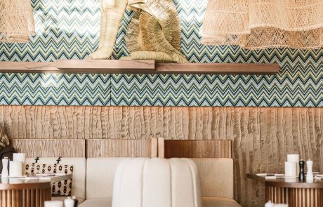 _PBF5280 Alexander Beach Noordwijk. Sfeervolle hangarmaturen passend bij het interieur.