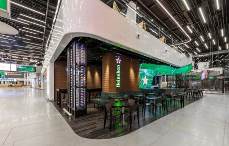 VvL161010-058 (Groot) Heineken Starbar Schiphol