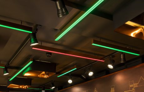 VvL171016-008 (Groot) Heineken Experiecen Freddys Bar LED lijnen plafond