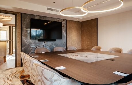 Van der Valk Princeville – Business Center Vergaderruimte met custom hangarmaturen bij Van der Valk Princeville/Breda Business Center