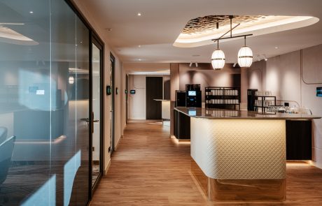 Van der Valk Princeville – Business Center Gangen en gezamelijke sfeervolle ruimte bij Van der Valk Princeville - Business Center